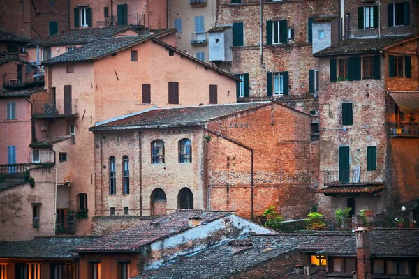 Oude gebouw achtergrond Siena Italië — Stockfoto