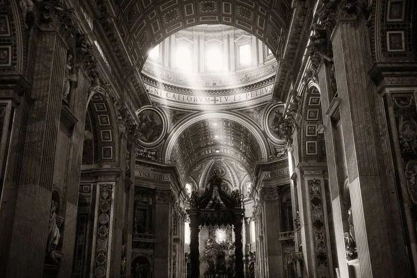 サン ・ ピエトロ寺院の内部 — ストック写真
