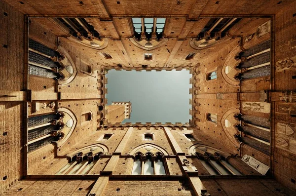 Siena veranda çan kulesi — Stok fotoğraf