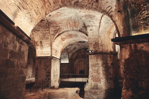 Tunnel och barrikad i Lucca Italien — Stockfoto