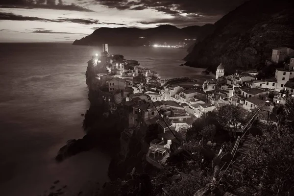 Vernazza Cinque Terre siyah beyaz geceleri — Stok fotoğraf