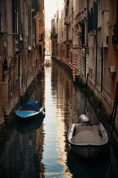 Venezia barca vicolo — Foto Stock