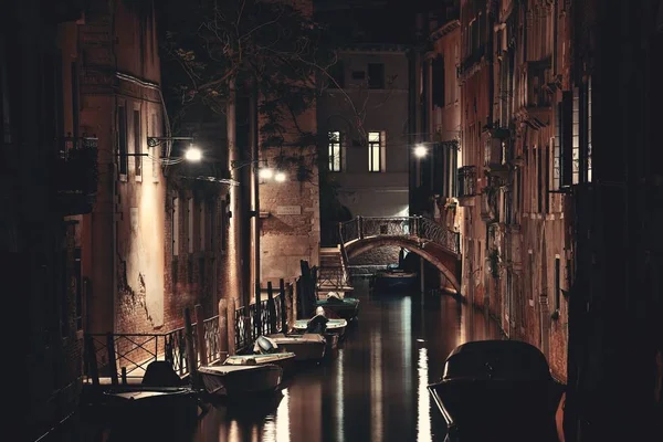 Puente nocturno canal Venecia — Foto de Stock