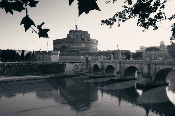 Castel Sant Angelo i rzekę Tiber Rzymu — Zdjęcie stockowe