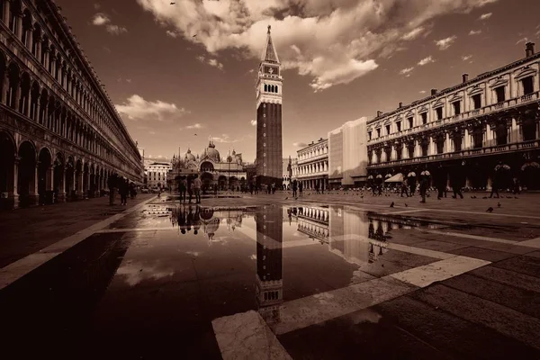 Piazza San Marco reflexão — Fotografia de Stock