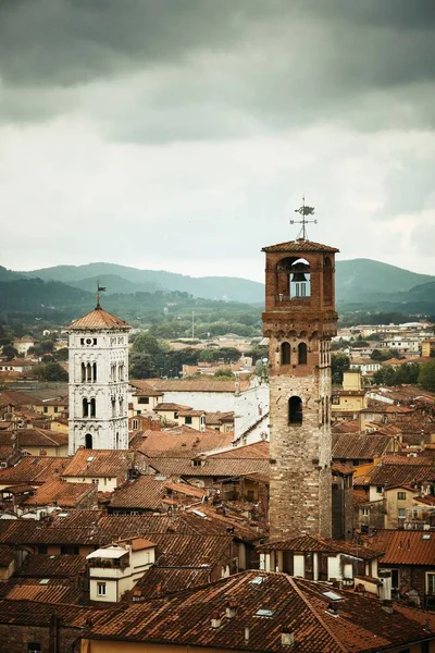 Lucca skyline toren — Stockfoto