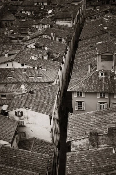 Lucca sokak görünümü yukarıda — Stok fotoğraf