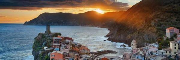 Vernazza Sonnenuntergang in Cinque Terre — Stockfoto