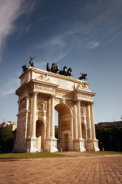 Arch barış Milan