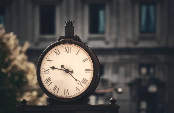 밀라노에 빈티지 시계 — 스톡 사진
