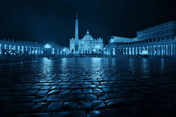 Basílica de St. Peters à noite — Fotografia de Stock