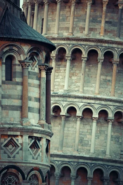 Torre inclinada Pisa primer plano catedral —  Fotos de Stock