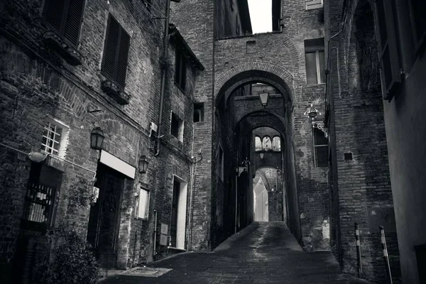 Siena sokak kemer — Stok fotoğraf