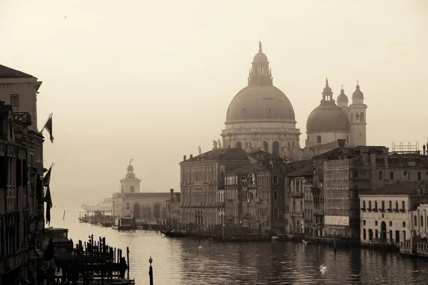 Venise Grand Canal lever du soleil et bateau — Photo