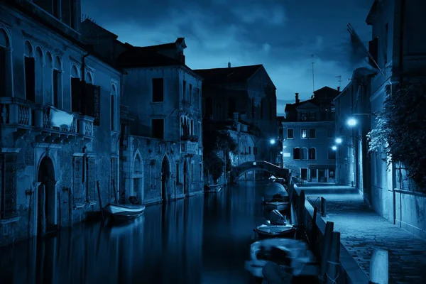 威尼斯运河夜 — 图库照片