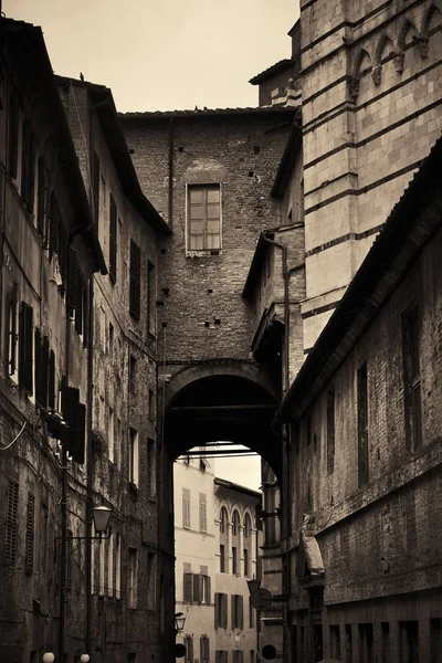 Torbogen der Siena-Straße — Stockfoto