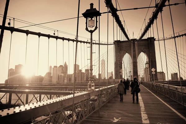 Promenad på Brooklyn Bridge — Stockfoto