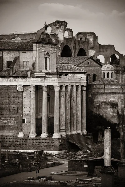 Ρώμη φόρουμ με ερείπια — Φωτογραφία Αρχείου