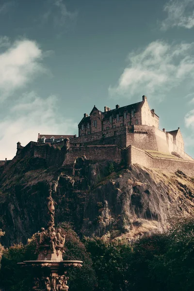 Castello di Edimburgo con Fontana — Foto Stock