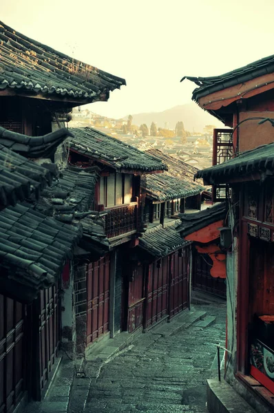 Antigua vista de la calle en Lijiang —  Fotos de Stock