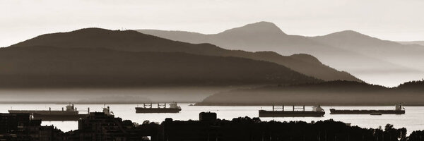 Абстрактный горный силуэт
