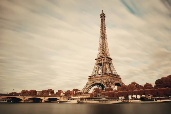 Torre Eiffel y Río — Foto de Stock