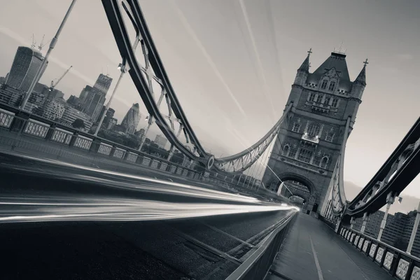 Torre ponte tráfego matutino — Fotografia de Stock