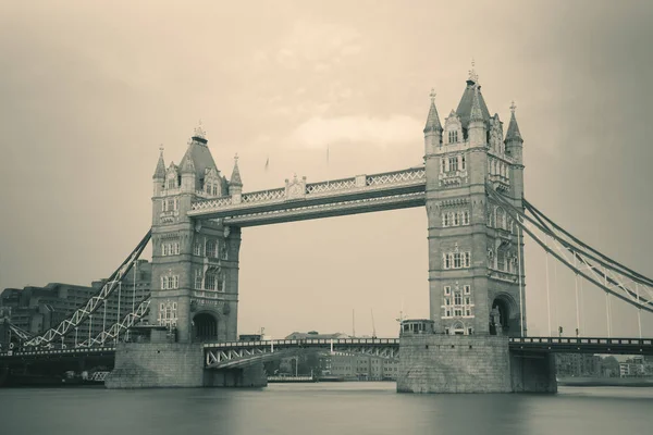 Tower Bridge a Londra sul Tamigi — Foto Stock