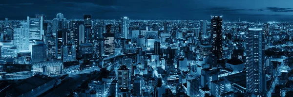 Osaka nacht op het dak weergave — Stockfoto