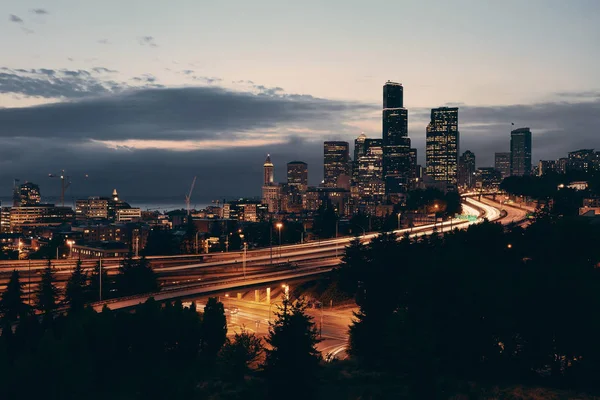Seattle vista da cidade com arquitetura urbana — Fotografia de Stock