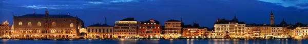 Venezianische Skyline bei Nacht — Stockfoto