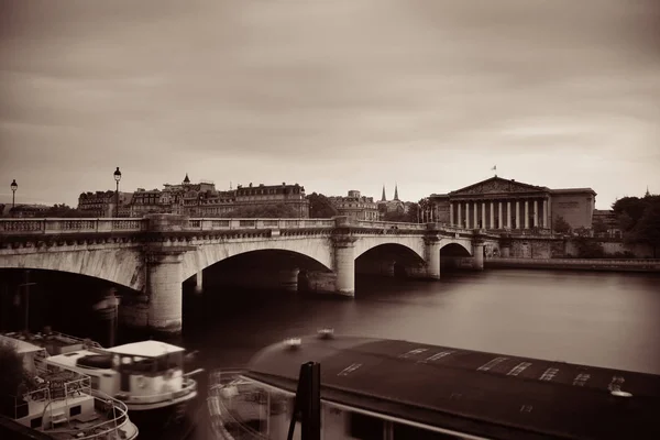 Paris River Seine mit pont de la concorde — Stockfoto