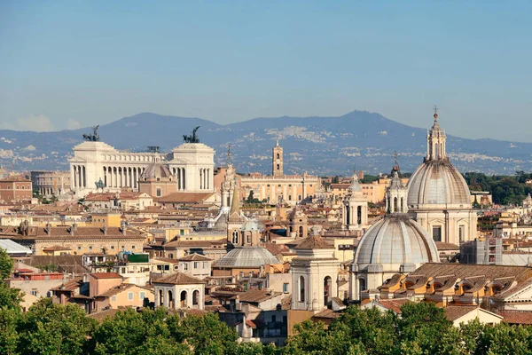 Рим подання на даху з древньої архітектури — стокове фото