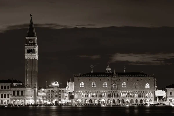 Ligne d'horizon de Venise la nuit — Photo