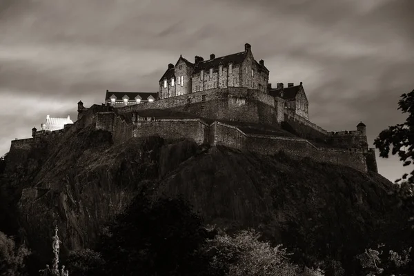 Edinburgh castle with fountain — Stock Photo, Image