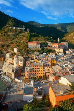 Vernazza 'daki binaların görünümü