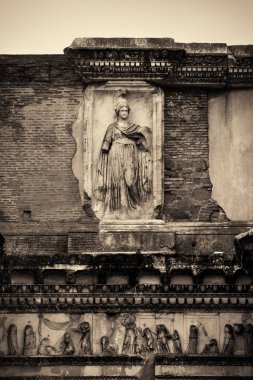 Roma Forumu kalıntıları ile