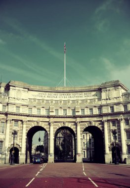 Bahriye arch Londra