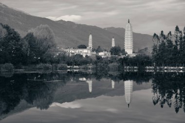 Dali şehirdeki antik pagoda  