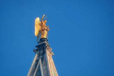 Altın melek heykeli