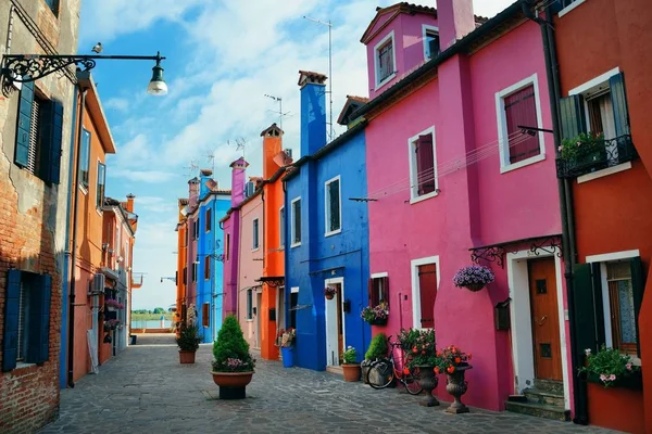 Burano barevné historické budovy — Stock fotografie