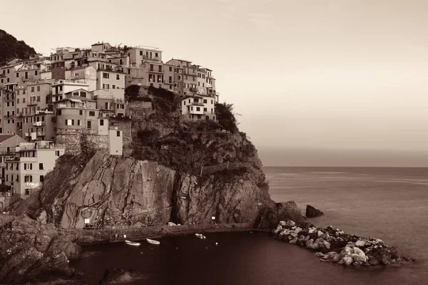 Средиземное море со зданиями — стоковое фото