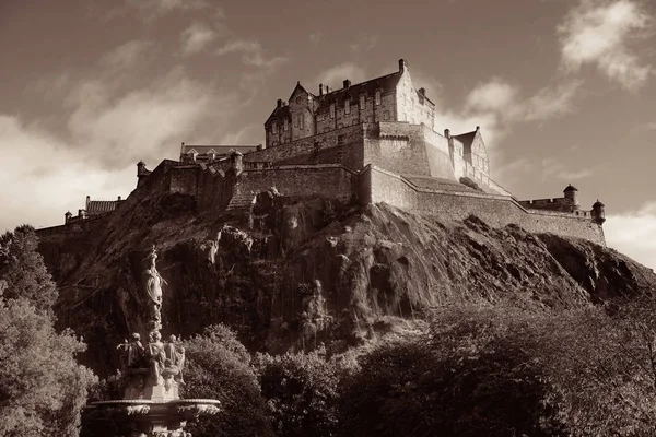 Castelo de Edimburgo como marco da cidade — Fotografia de Stock