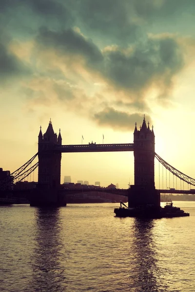 Silhouette Tower Bridge — Photo