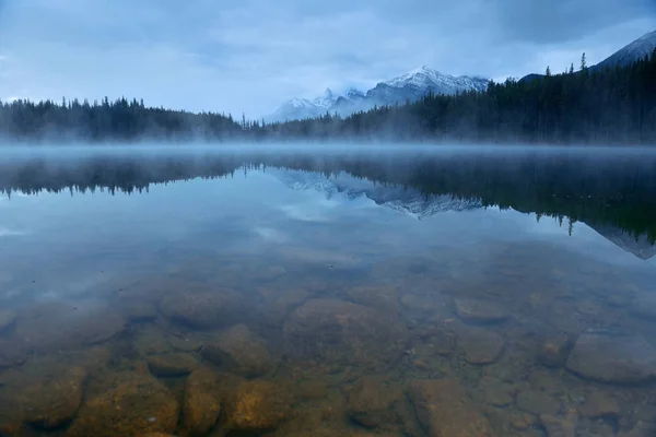 Lac Herbert avec brouillard matinal — Photo
