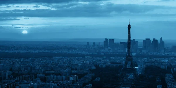 Paris takterrass med stadsutsikt — Stockfoto