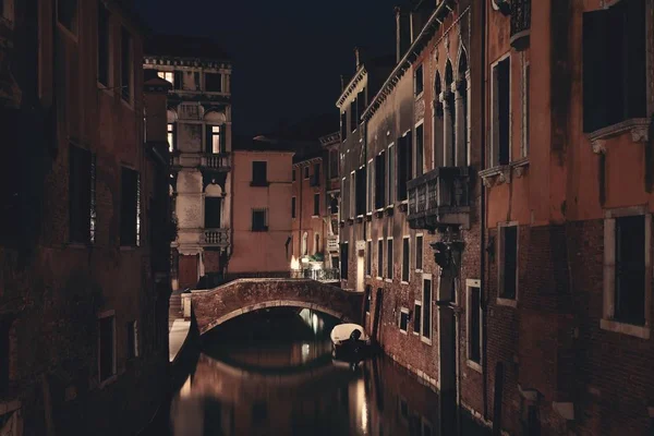 Blick auf venezianischen Kanal — Stockfoto