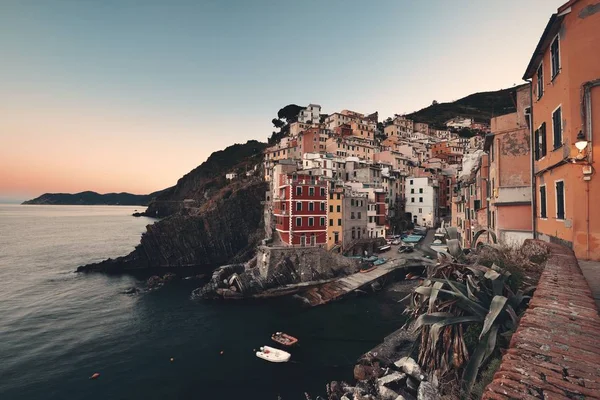 Riomaggiore vista para a orla — Fotografia de Stock