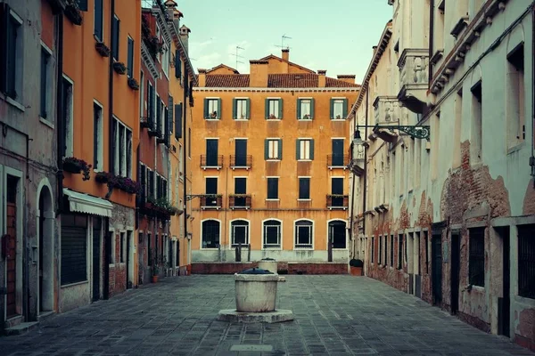 Edificios históricos en Venecia — Foto de Stock