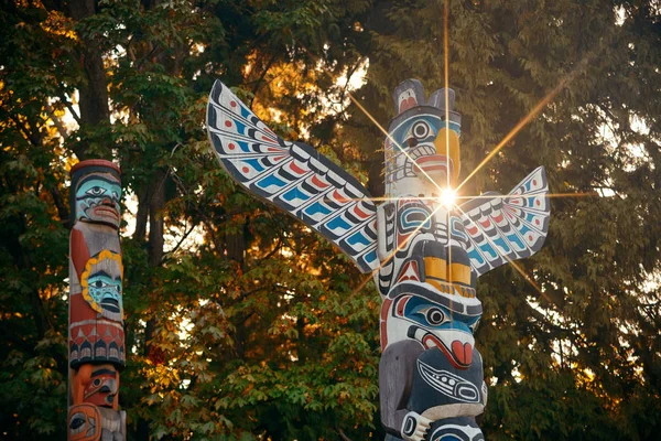 Indian totem poles — Stock Photo, Image